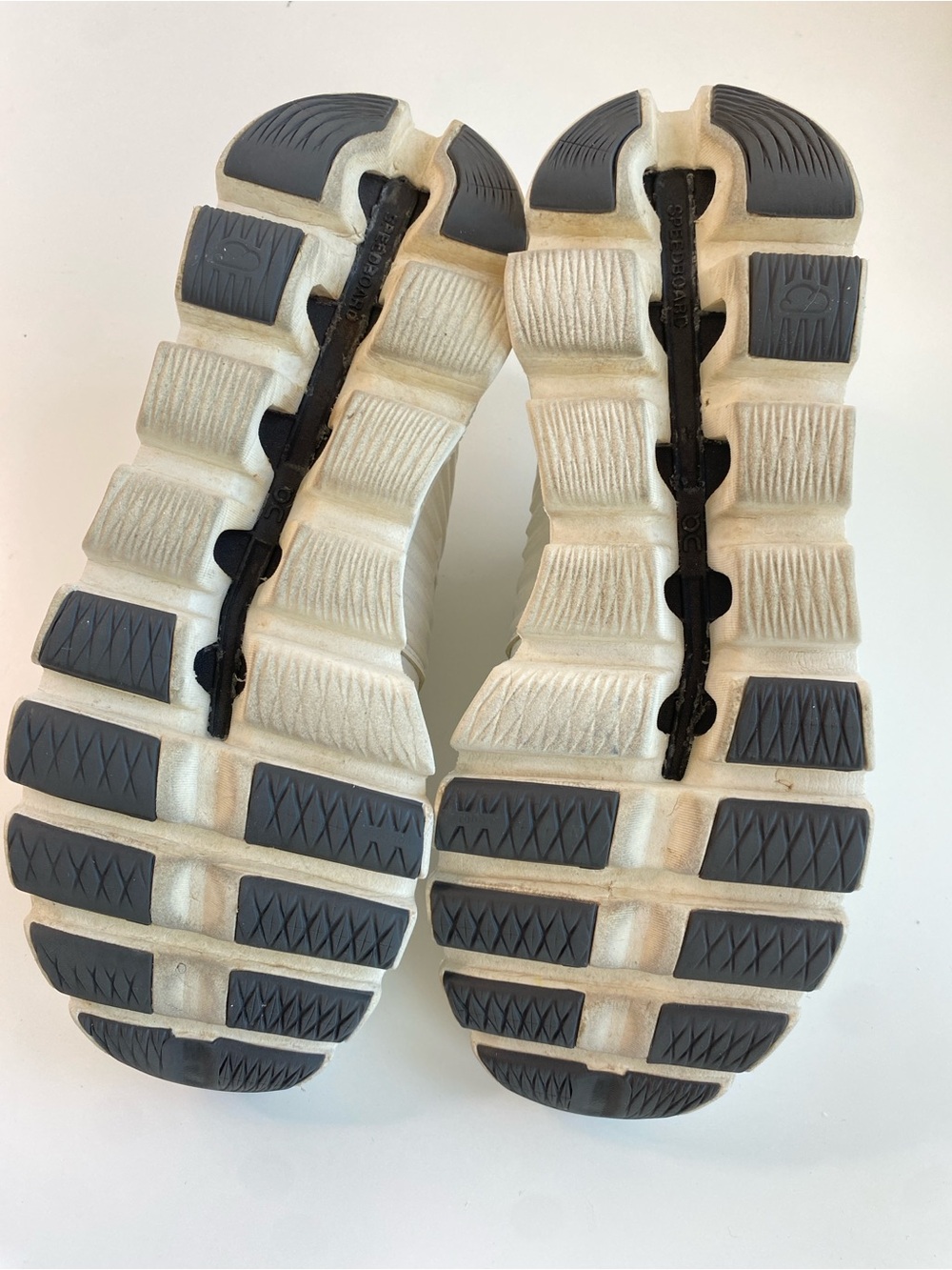 On Running White/ Off White Cloudswift 4 Knit Runner Lace up Shoes size 8 Helion - Picture 12 of 15